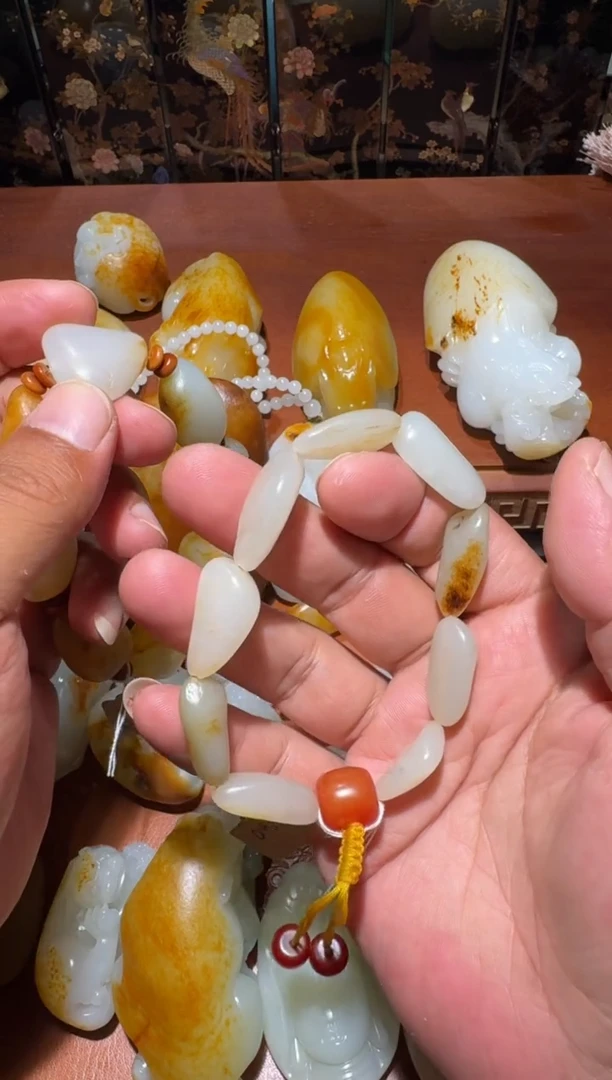 颈饰未镶嵌和田玉手串