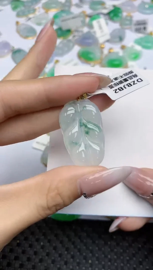 【闪购商品】翡翠颈饰18K金镶嵌天然翡翠A货
