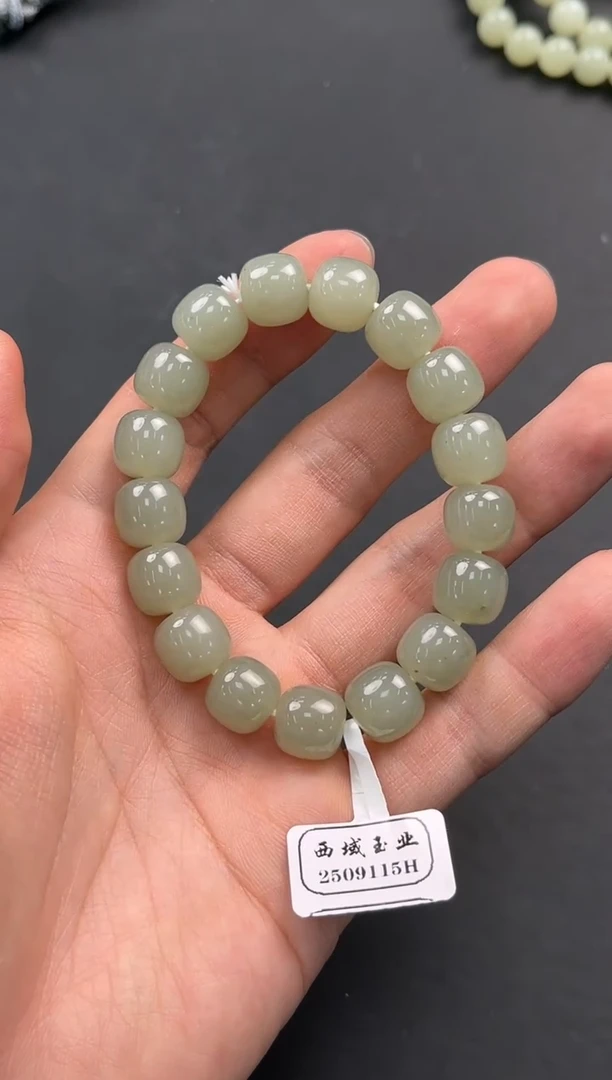 未镶嵌手串和田玉且末青白老型手串卡12微色差
