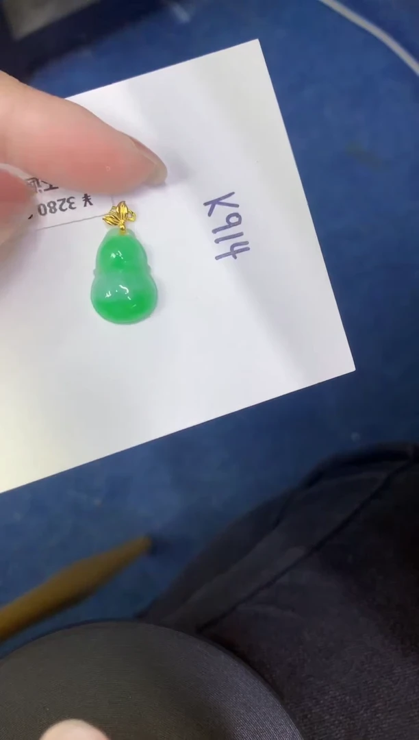 颈饰18K金镶嵌翡翠缅甸天然翡翠A货