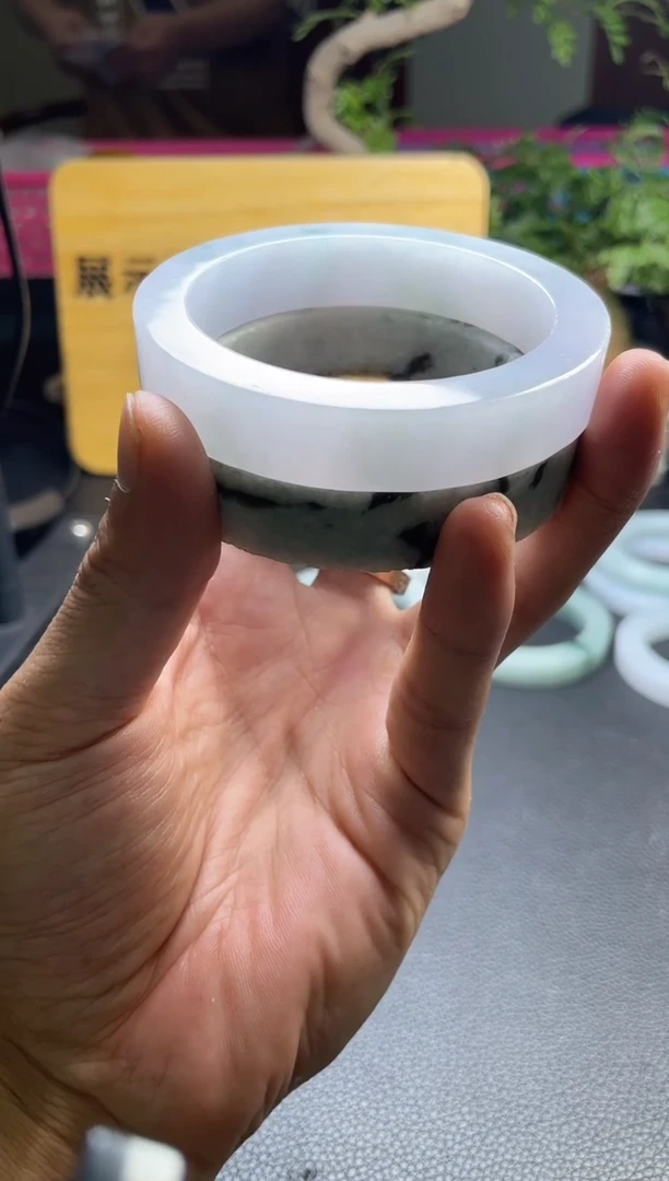 定制翡翠手镯未镶嵌依发一件