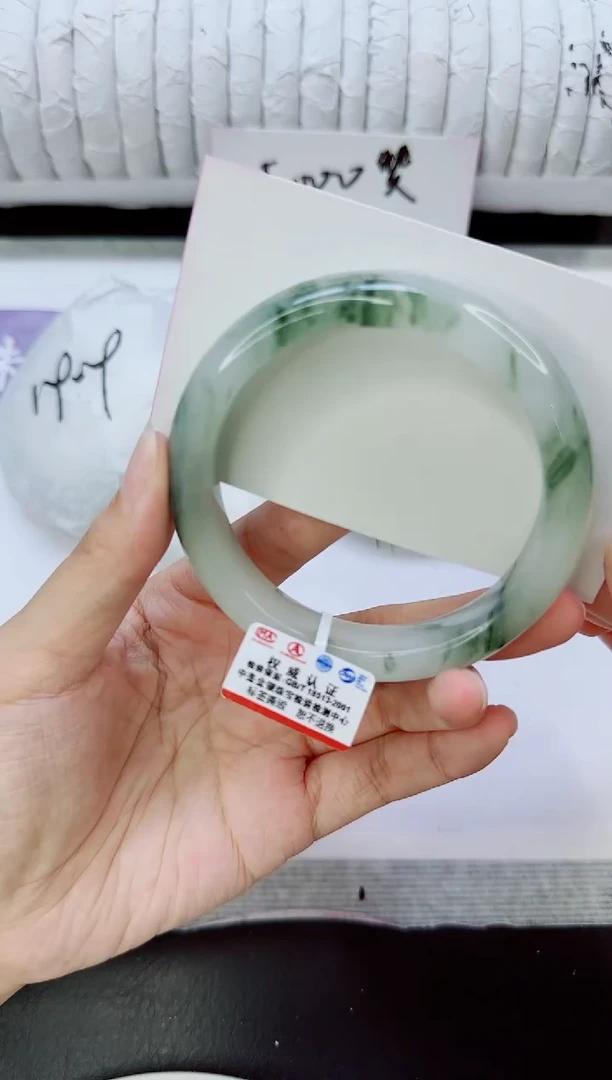 未镶嵌手镯石英质玉132/58.7