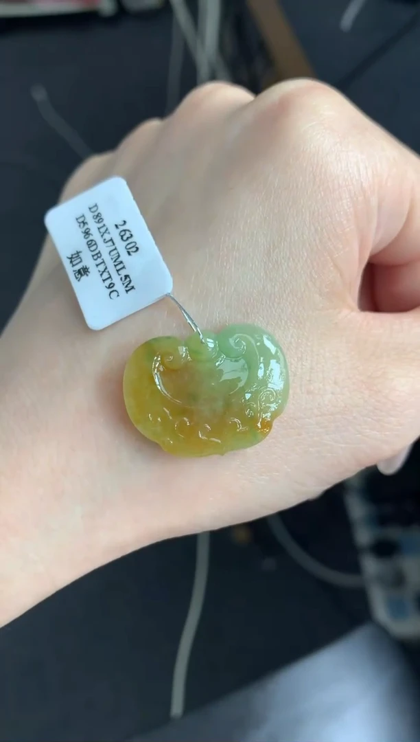 定制翡翠未镶嵌如意头