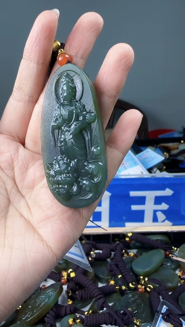 和田玉未镶嵌颈饰1