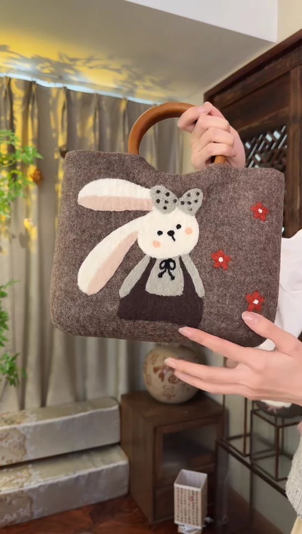 羊毛非遗纯手工包  圆木中托三花兔