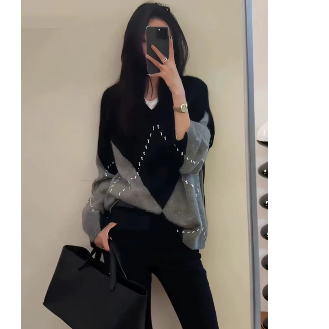 宽松套头慵懒风蓬松软糯拼接落肩袖毛衣V领针织长袖