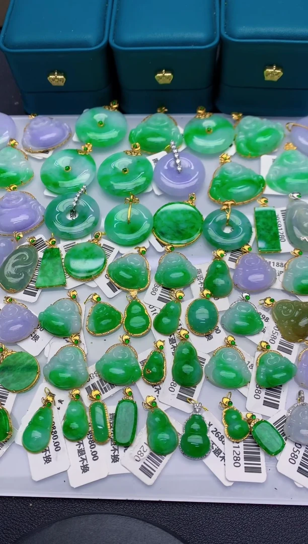 颈饰18K金镶嵌翡翠缅甸天然翡翠A货