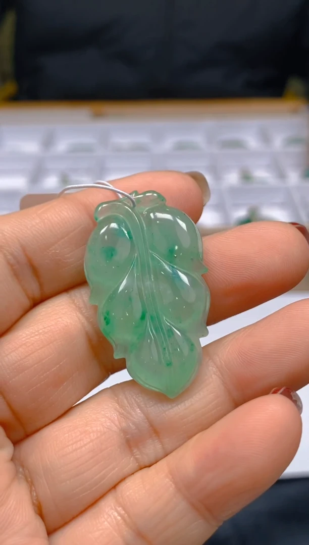 【闪购商品】石英质玉吊坠(赠链)未镶嵌冰美人非洲翠A货，冰种