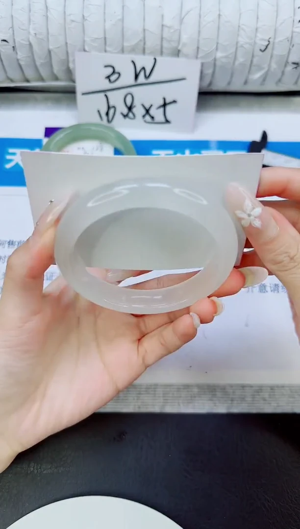 未镶嵌手镯石英质玉129/60