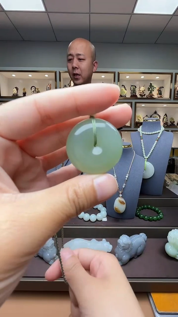 和田玉未镶嵌颈饰苏