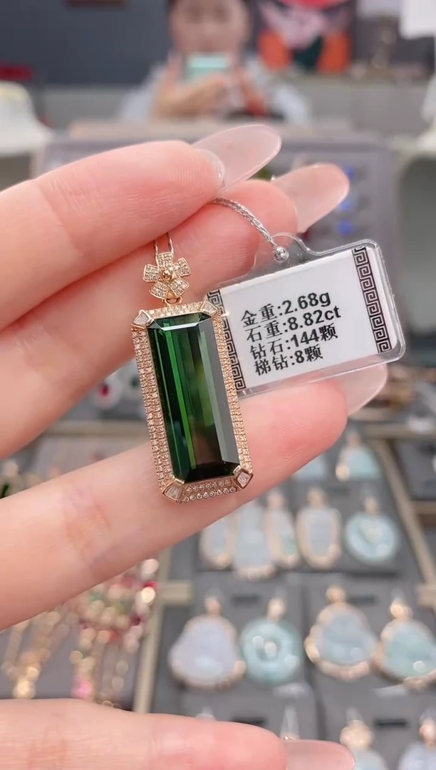 颈饰18K金镶嵌碧玺8.82