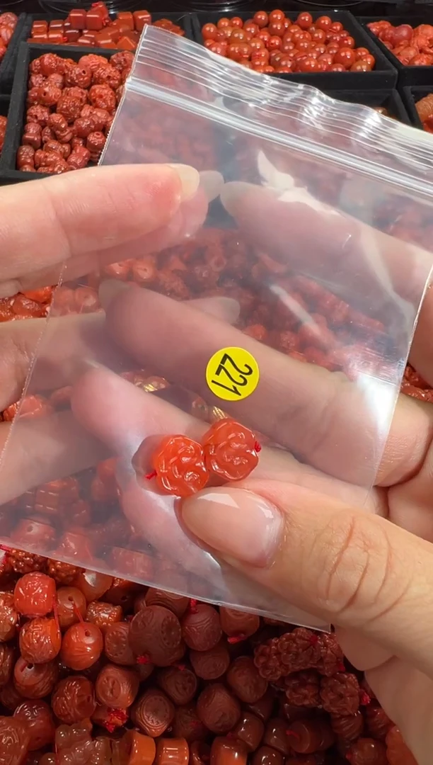 南红玛瑙未镶嵌颈饰1