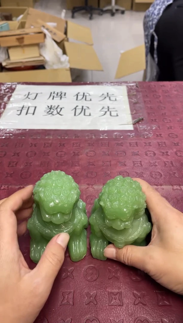 摆件有磕，no退no换，介意勿拍