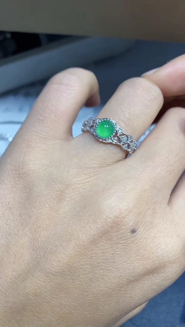 18K金镶嵌戒指翡翠18K金镶嵌 戒指 翡翠