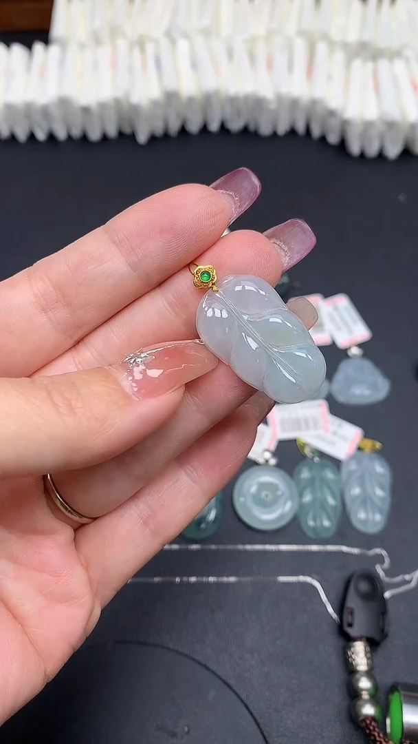 翡翠18K金镶嵌吊坠(不含链)MS189999