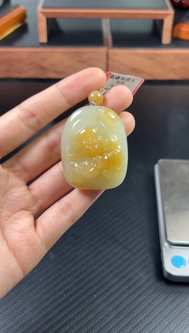 和田玉未镶嵌吊坠(赠链)若羌微色差吊坠