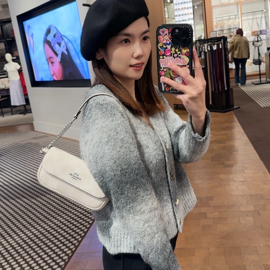 COACH/蔻驰Hailey20翻盖开合腋下法棍包斜跨包（19*5*10）