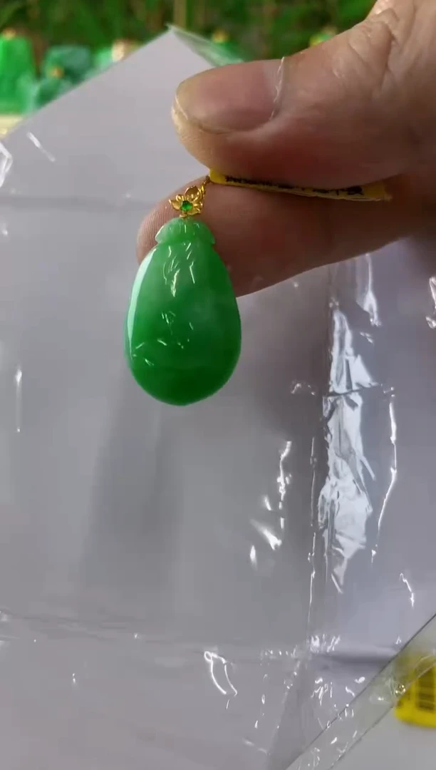 翡翠18K金镶嵌吊坠(不含链)缅甸翡翠挂件