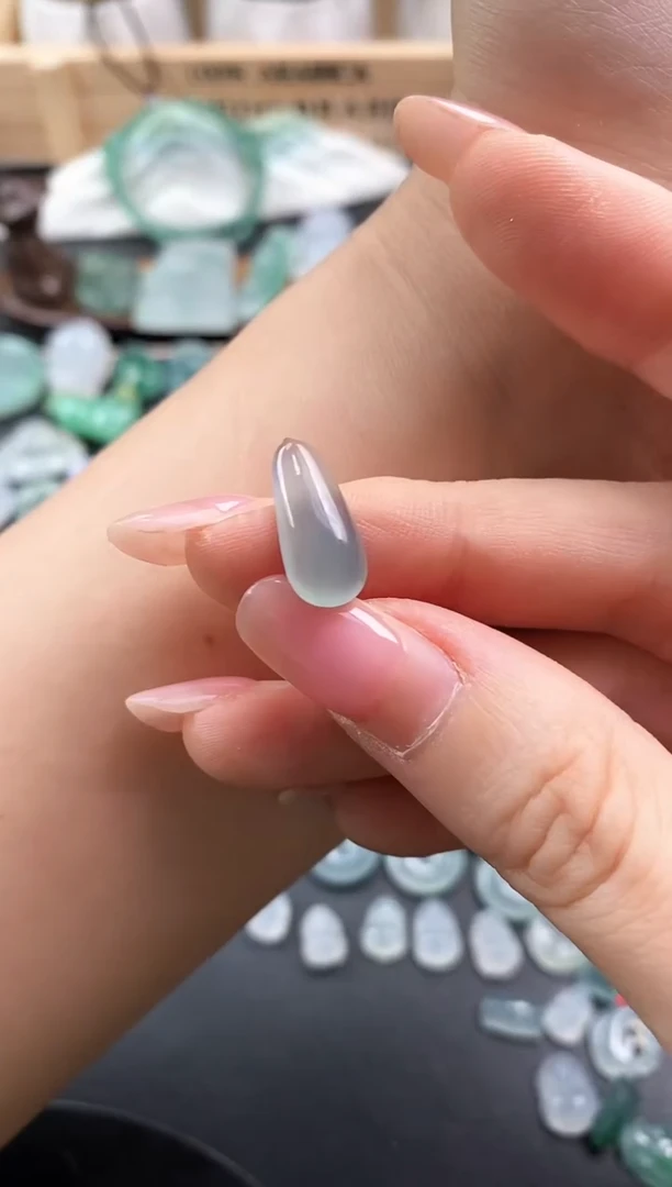 颈饰未镶嵌翡翠福瓜