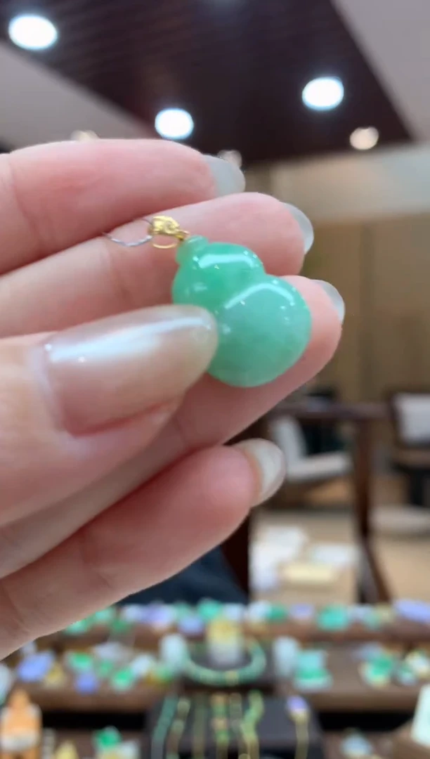 翡翠18K金镶嵌吊坠(不含链)葫芦