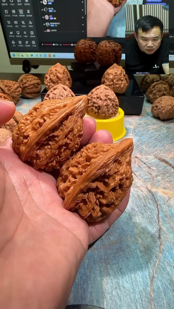 吊坠文玩核桃遇****己大姑石40高55