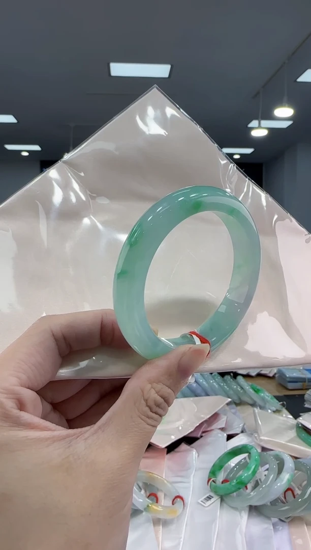 【闪购商品】翡翠手镯未镶嵌    天然A类缅料手镯