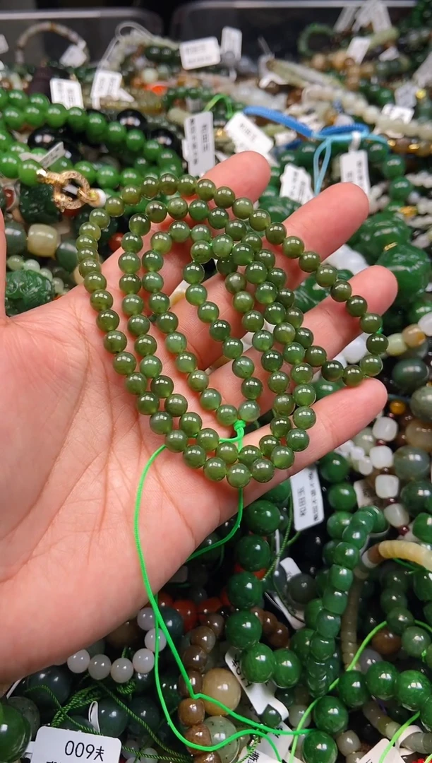 和田玉未镶嵌颈饰1