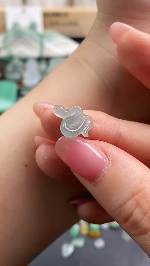 颈饰未镶嵌翡翠蛇
