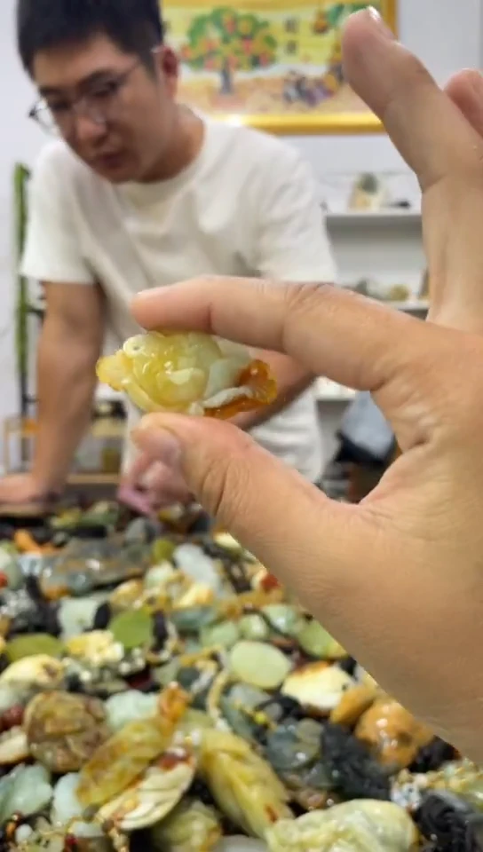 未镶嵌岫玉吊坠