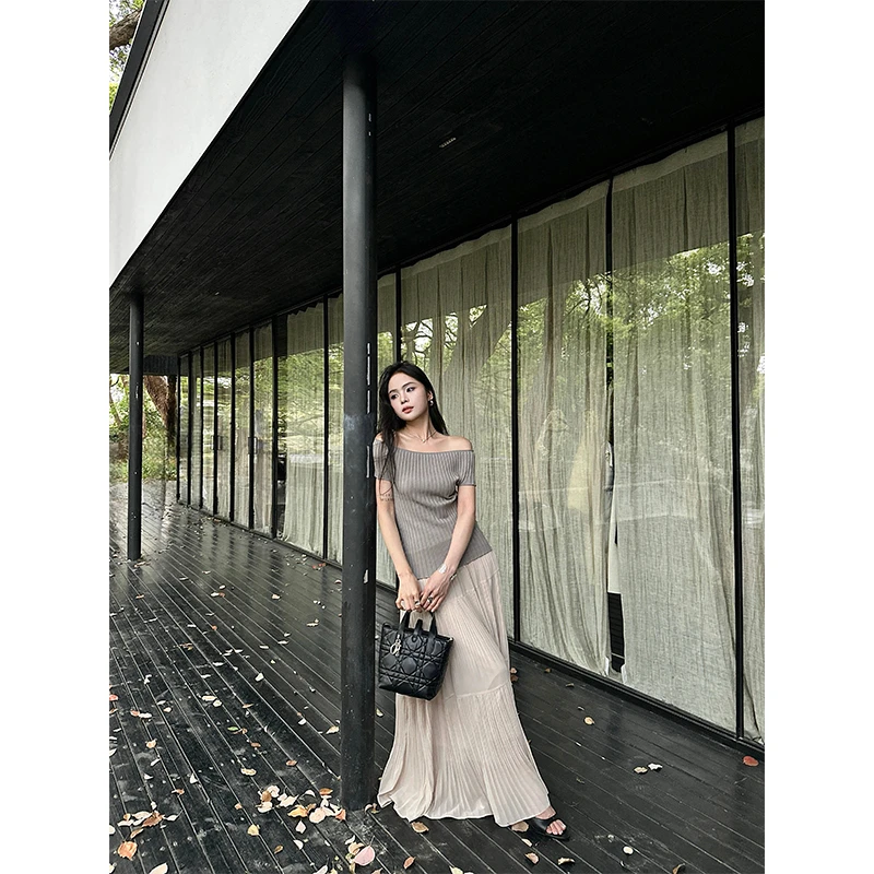 除于七“艳颜”一字肩女短袖设计感小众修身正肩通勤T恤