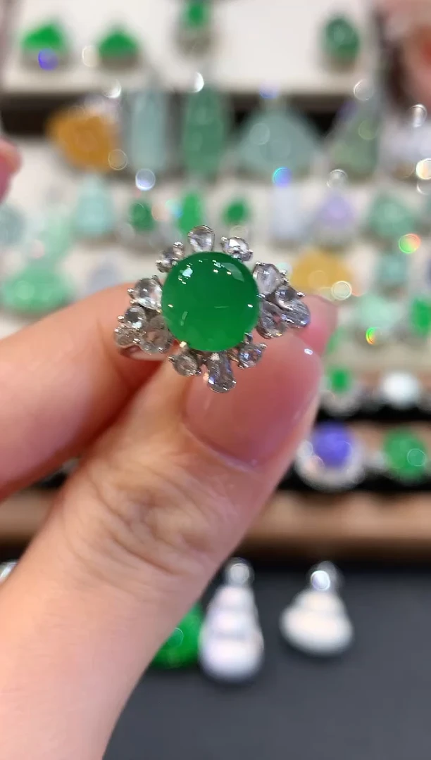 18K金镶嵌戒指翡翠q5