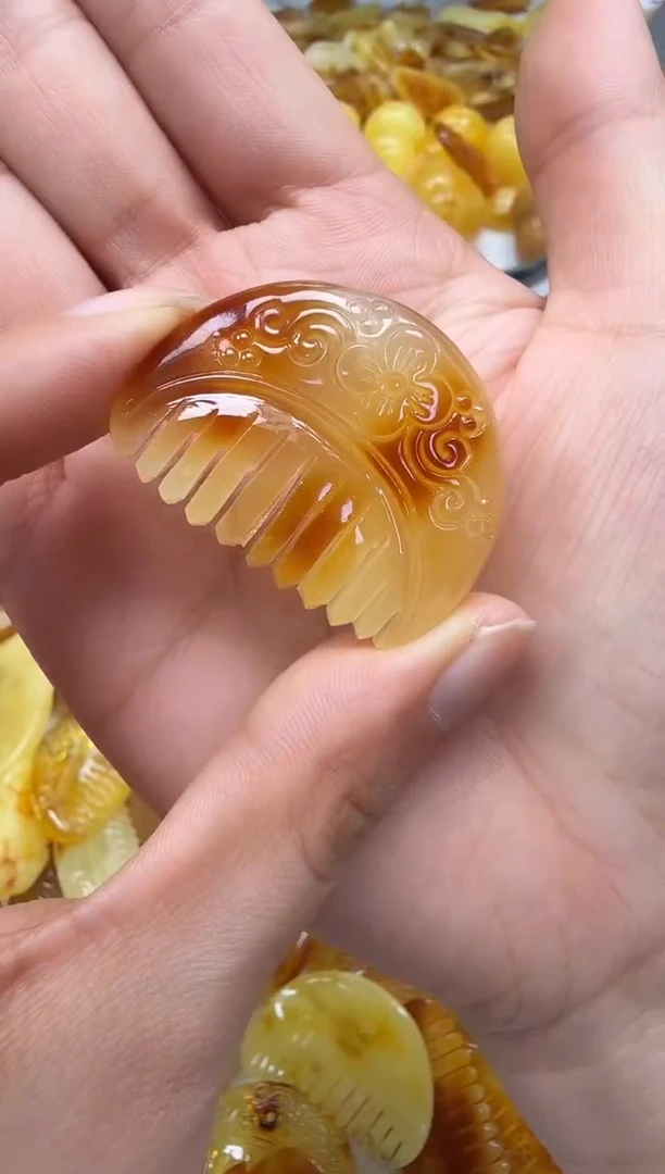 裸石琥珀未镶嵌如图