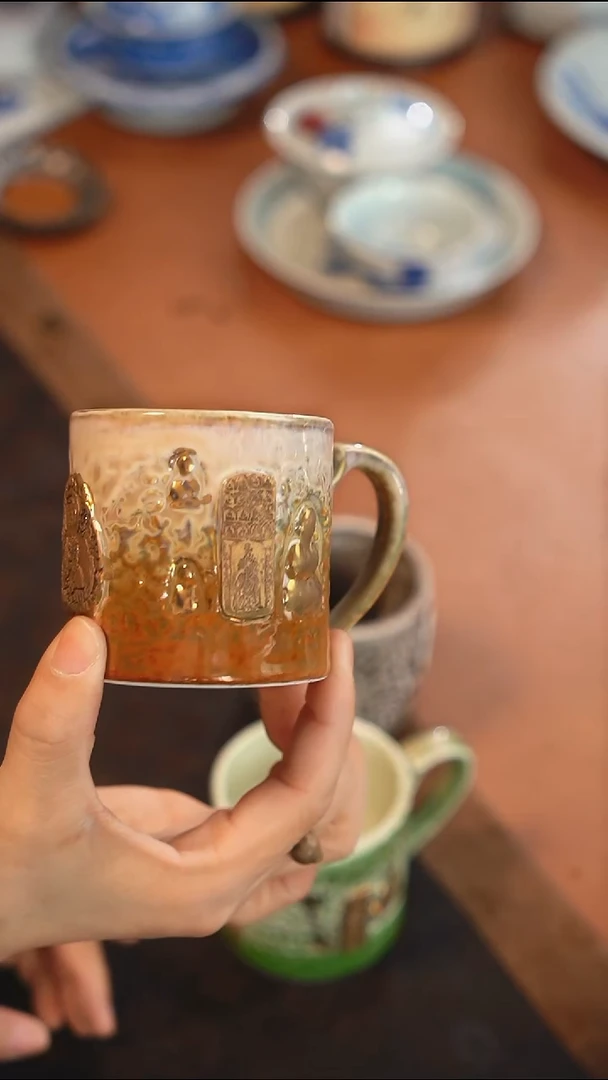 黄色佛龛咖啡杯