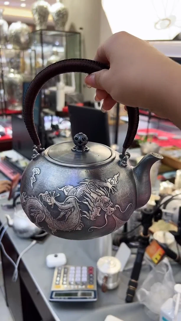 999 手工做旧提梁壶 约738克