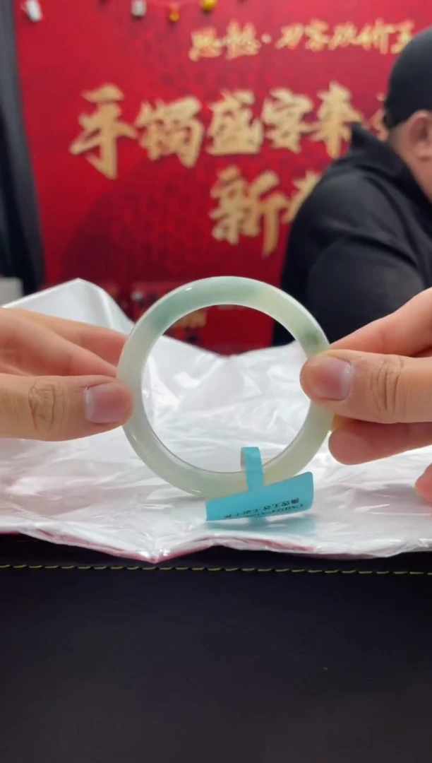 【闪购商品】翡翠手镯未镶嵌22翡翠手镯（微瑕）