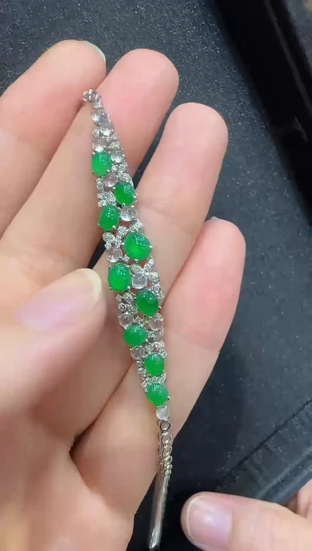 18K金镶嵌手链翡翠426蛋面一条