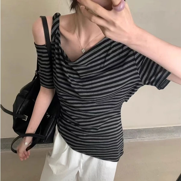 不规则撞色条纹扭结吊带斜肩上衣女夏季设计感一字领露肩短袖T恤