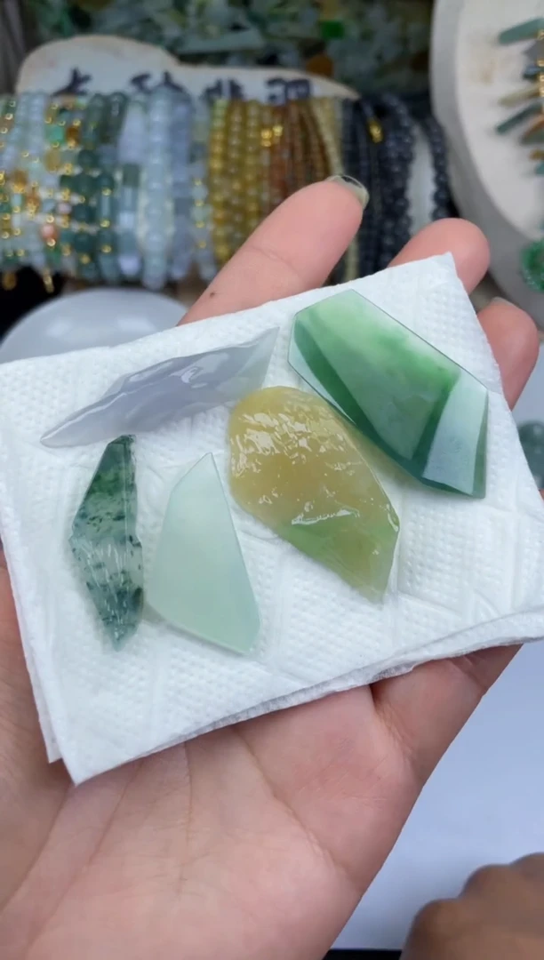 【闪购商品】翡翠颈饰未镶嵌天然翡翠5颗54