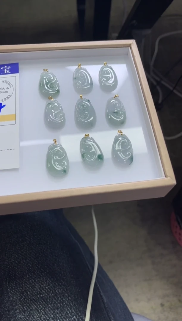 颈饰18K金镶嵌翡翠L2/多样性发一件/配绳子