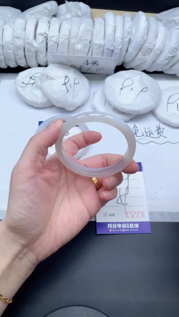 【闪购商品】石英质玉手镯未镶嵌9/59