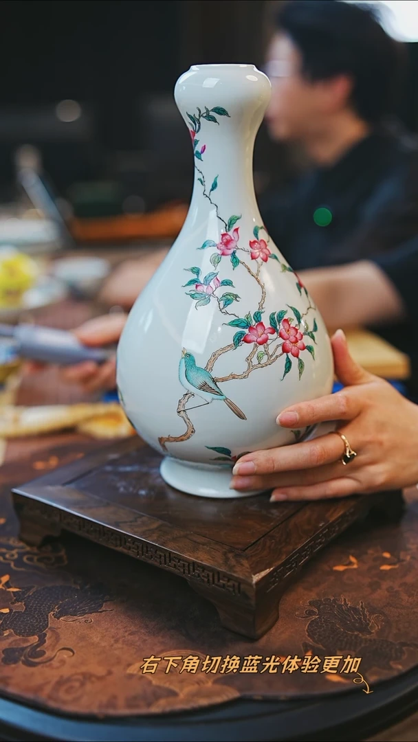 宁封窑仿清乾隆桃花花鸟蒜头瓶