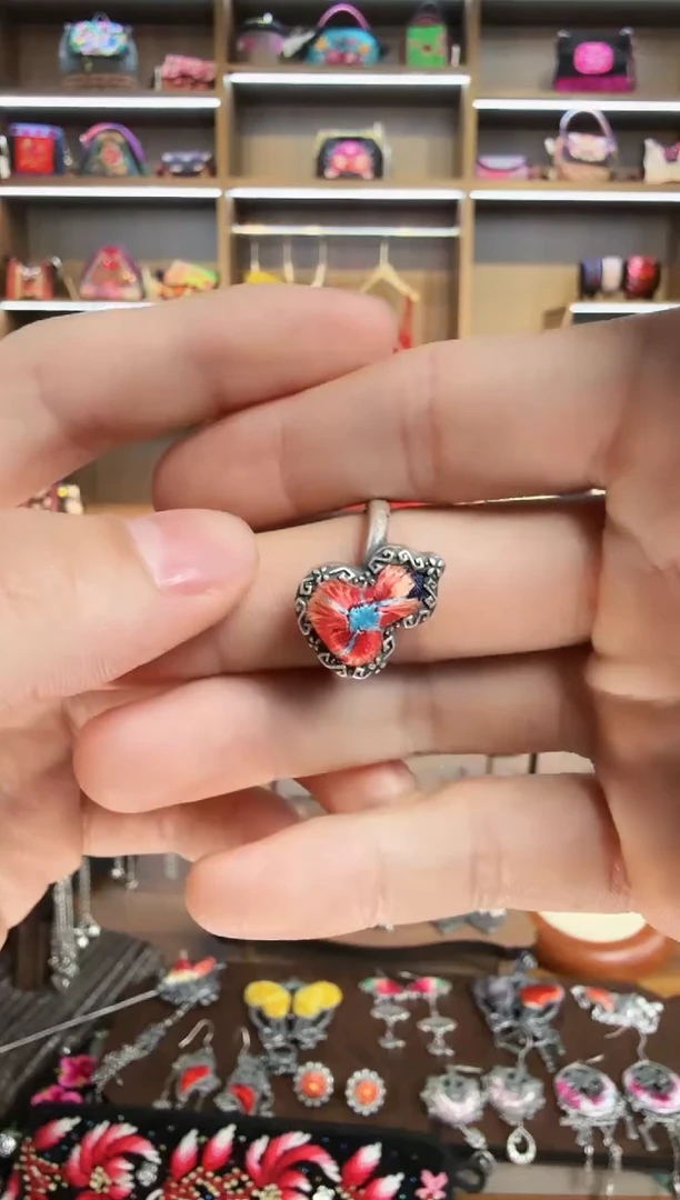 【闪购商品】织绣278蒙阿苏苗绣传承