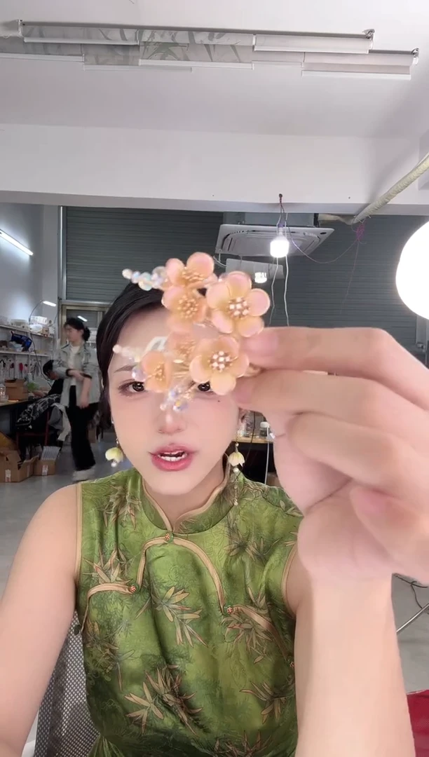 合金无341 微瑕 非遗绒花 夹子一对 无流苏