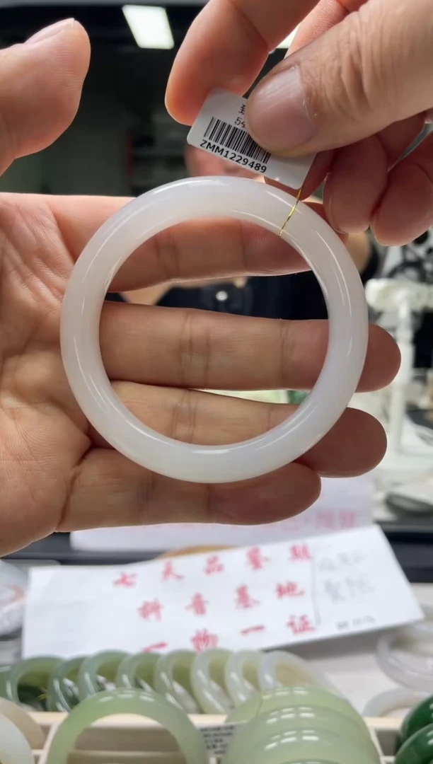 【闪购商品】和田玉手镯未镶嵌编码9369 圈口53-54