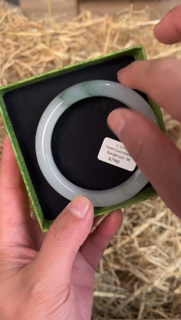 未镶嵌手镯石英质玉C-0197