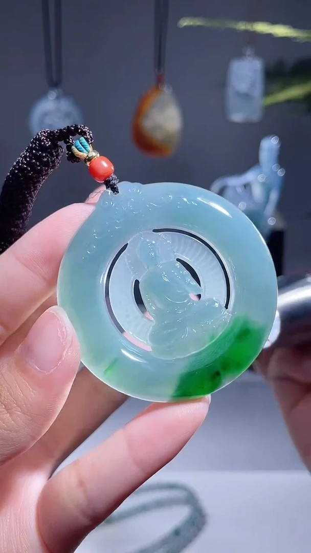 颈饰未镶嵌翡翠佛牌