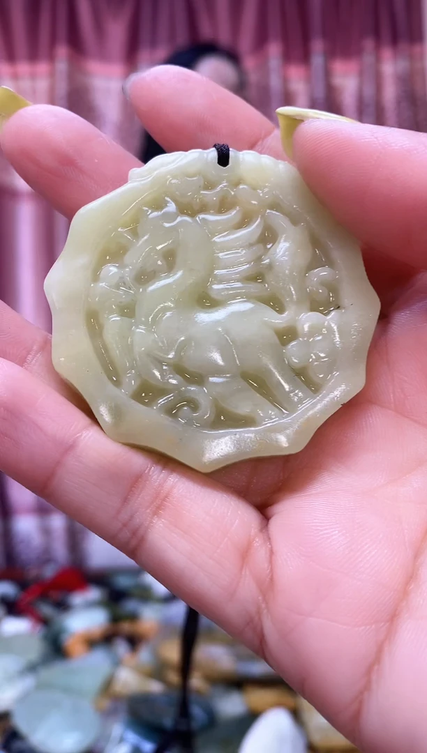未镶嵌岫玉吊坠