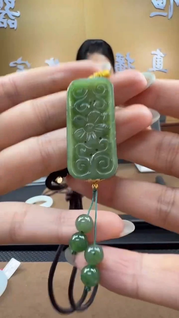 颈饰未镶嵌和田玉挂件