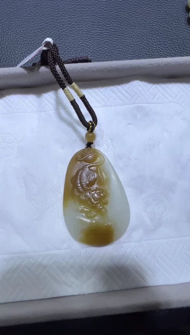 吊坠(赠链)未镶嵌和田玉金山糖白挂件（产地直发）
