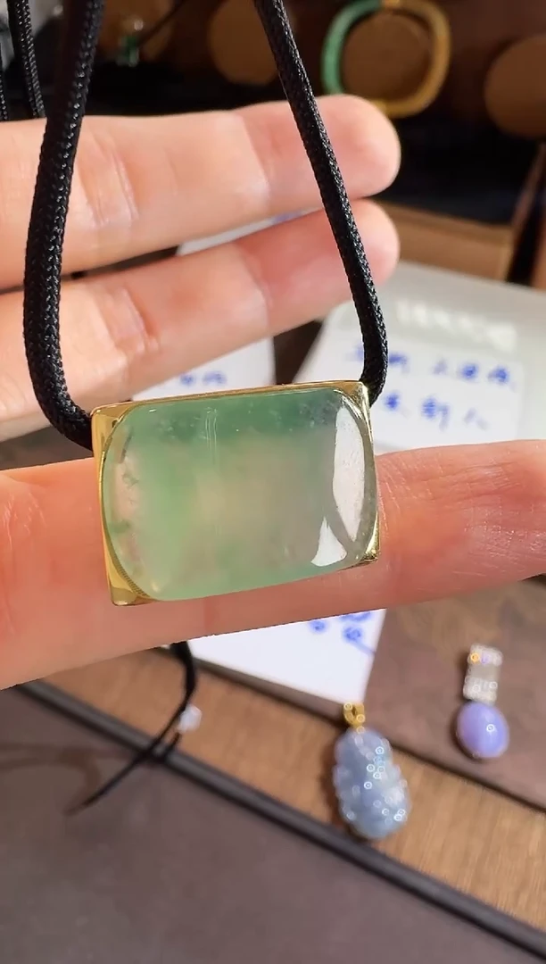 吊坠(不含链)18K金镶嵌翡翠吊坠